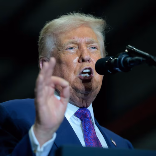 ترامب: سأوقع اليوم مرسوما بفرض رسوم جمركية بقيمة 10 بالمئة فوق التي فرضتها سابقا