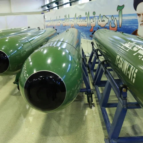 تقرير: إيران تجهز طوربيد "الحوت" لإغراق حاملات الطائرات الأميركية