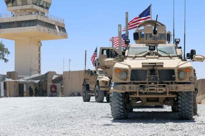 أمريكا تجلي المئات من جنودها من قواعدها في قطر والبحرين وسط توتر مع إيران