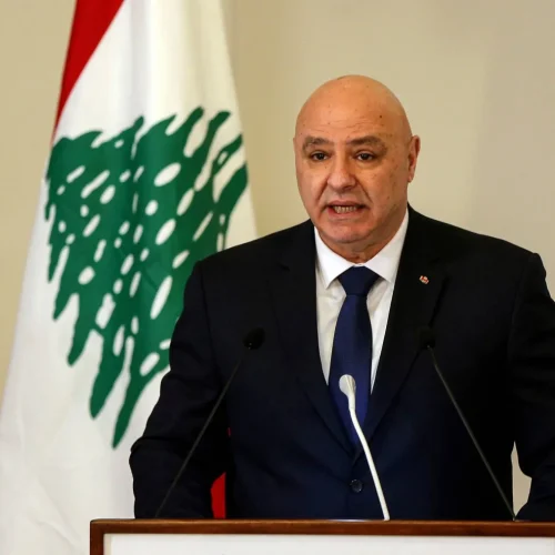 الرئيس اللبناني: الغارات الإسرائيلية محاولة لإفشال مساعي تثبيت الاستقرار في البلاد