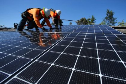 الجمارك تحدد نسبة 5% تعرفة على مستلزمات الطاقة الشمسية