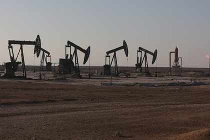 قسد تنفي نقل معدات من حقول رميلان النفطية إلى إقليم كردستان العراق: "أكاذيب مفبركة"