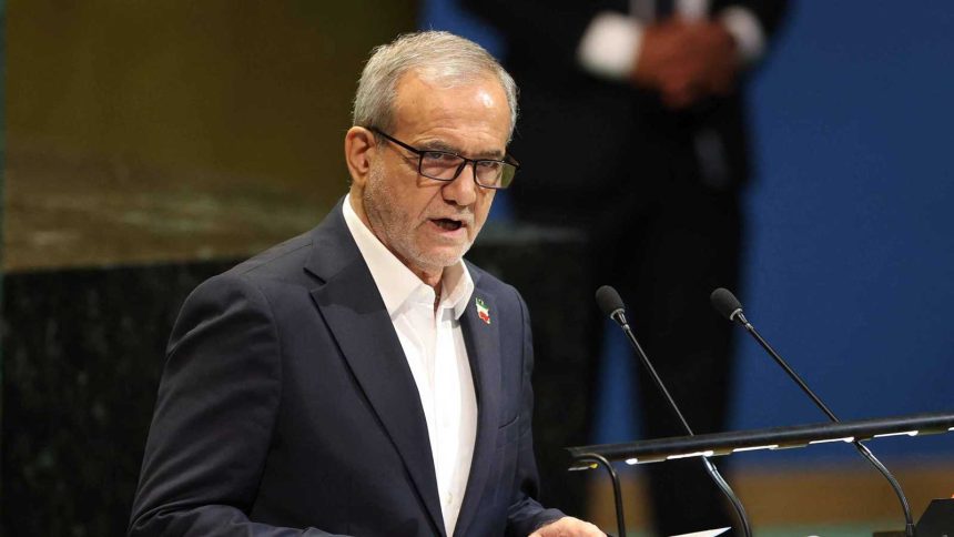 الرئيس الإيراني: نراقب التحركات الأمريكية عن كثب ومستعدون لأي سيناريو محتمل