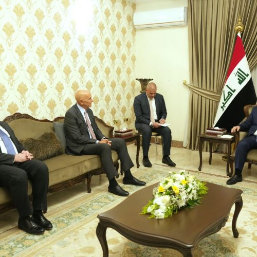 توم باراك: بحثت مع رئيس الوزراء العراقي أهداف بناء مستقبل يتماشى مع خطة ترامب للسلام