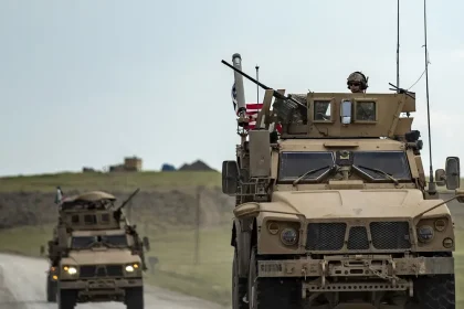 القوات الأميركية تبدأ بإخلاء قاعدة قسرك أكبر قواعدها في شمال شرق سوريا