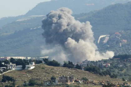 إسرائيل تهدد باستهداف البنية التحتية في لبنان حال تدخل حزب الله في أي حرب محتملة