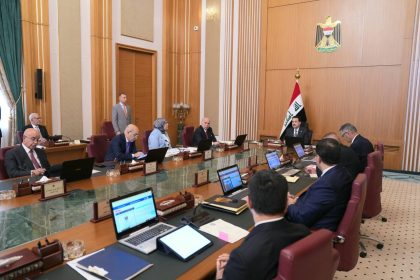 مجلس الوزراء يؤكد على حق العراق السيادي في أراضيه ومياهه الإقليمية