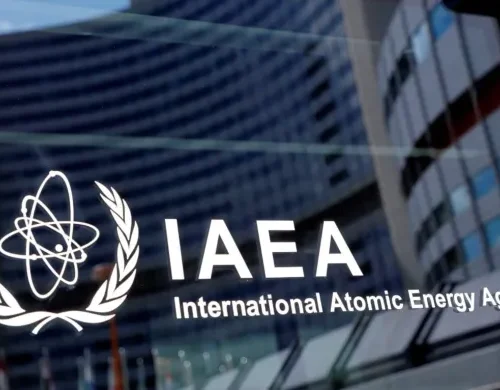 وكالة إيسنا الإيرانية: تعليق الجولة الثالثة للمفاوضات النووية للتشاور على أن تستأنف مساء اليوم