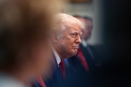 ترامب يطلب تدخلا عاجلا لإنهاء "الحماية المؤقتة" عن سوريين