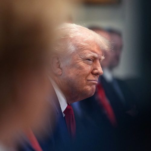 ترامب يطلب تدخلا عاجلا لإنهاء "الحماية المؤقتة" عن سوريين