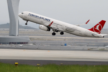 الخطوط الجوية التركية تنفي "بشكل قاطع" إلغاء رحلاتها إلى إيران والبيانات تشير إلى العكس