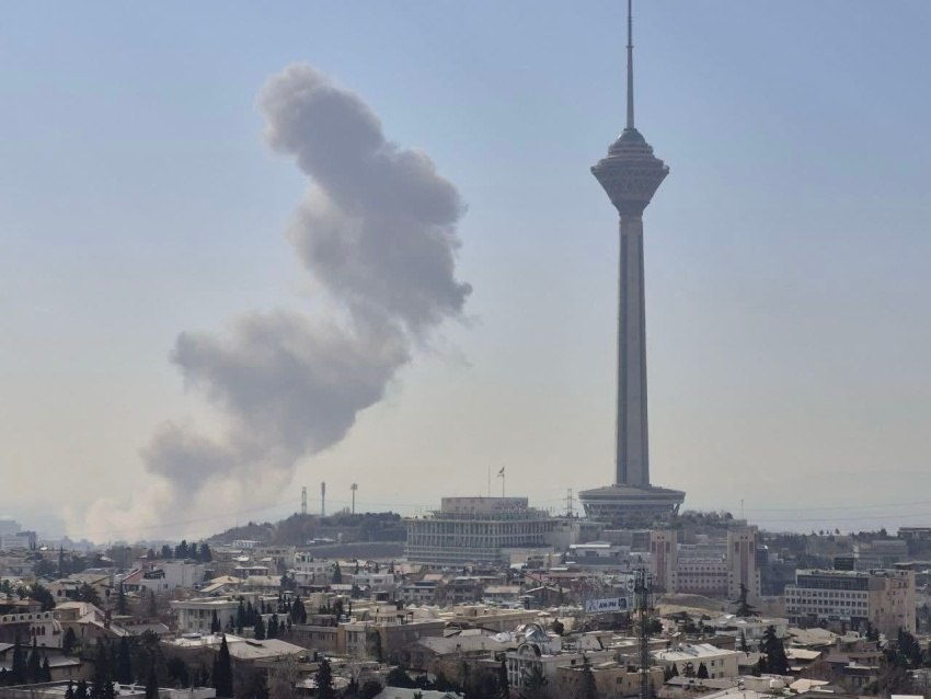 إذاعة الجيش الإسرائيلي: جزء من الغارات الأولى على إيران استهدف شخصيات كبيرة ويجري التحقق منها