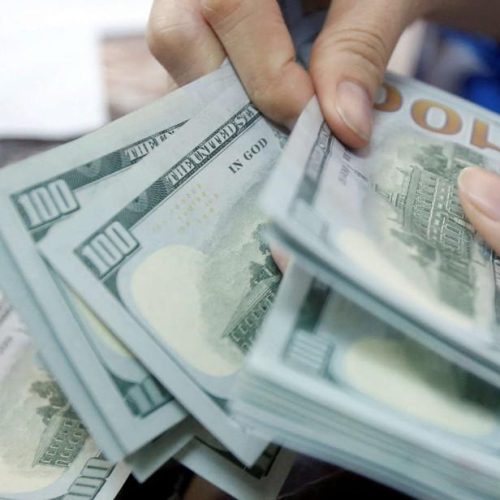 ارتفاع كبير بأسعار الصرف في الأسواق المحلية: 156500 دينار مقابل كل 100 دولار