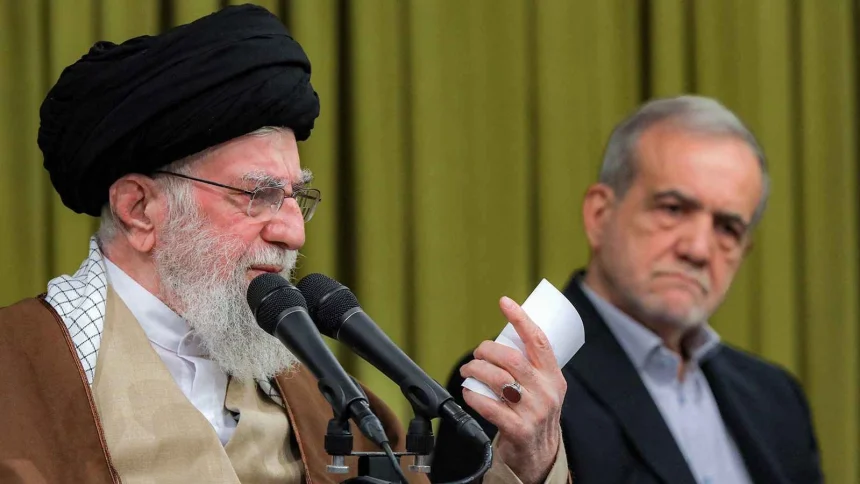 أكسيوس عن مسؤولين إسرائيليين: المرشد الإيراني والرئيس بزشكيان كانا هدفين للغارات الإسرائيلية