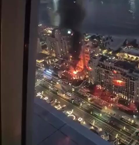 تسجيل 4 إصابات إثر سقوط شظايا صاروخ ايراني على منطقة "نخلة جميرا" في دبي