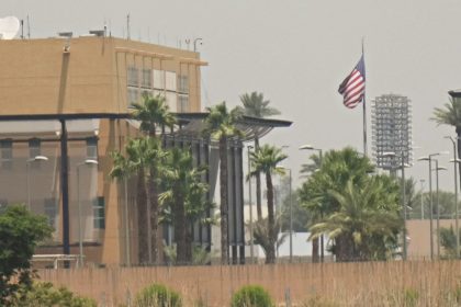 السفارة الامريكية ببغداد تعلن تعليق العمليات القنصلية في العراق بشكل مؤقت