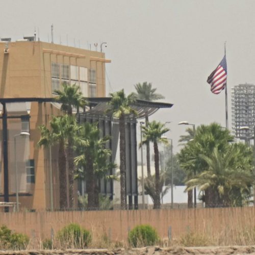 السفارة الامريكية ببغداد تعلن تعليق العمليات القنصلية في العراق بشكل مؤقت