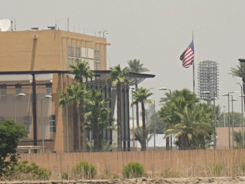 السفارة الامريكية ببغداد تعلن تعليق العمليات القنصلية في العراق بشكل مؤقت