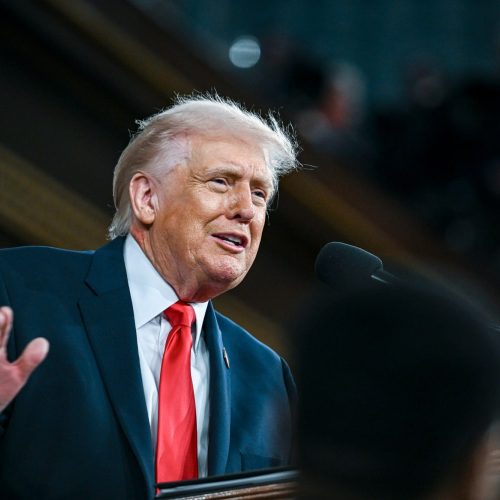 ‌‏ترامب يتصل بولي العهد السعودي ويدين الهجمات الصاروخية التي تعرضت لها المملكة