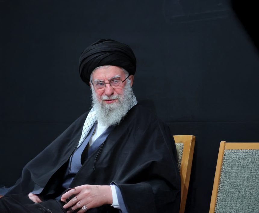 ترامب يعلن اغتيال المرشد الاعلى الايراني علي خامنئي