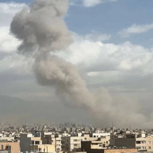 وسائل إعلام إيرانية: دوي انفجارات قوية في عدد من المناطق في طهران
