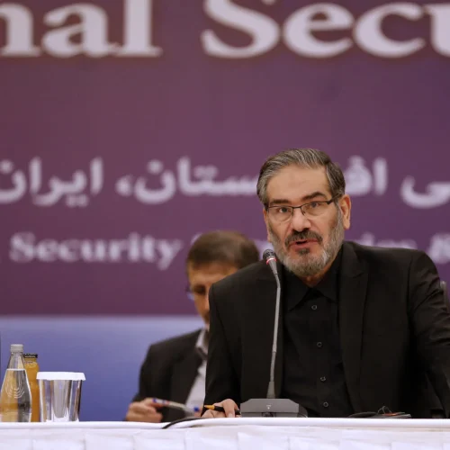 التلفزيون الإيراني يعلن اغتيال علي شمخاني مستشار المرشد