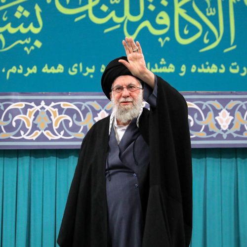 السيد السيستاني يعزي باستشهاد المرشد الإيراني ويدعو الإيرانيين إلى الحفاظ على وحدتهم