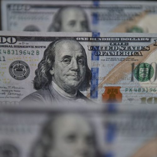 ارتفاع أسعار الصرف في الأسواق المحلية: 157500 دينار لكل 100 دولار