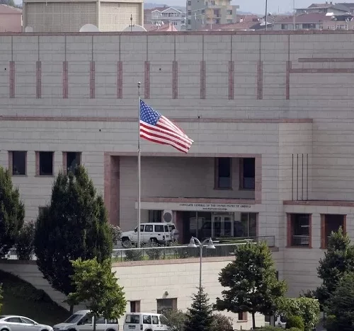 السفارة الأمريكية في الأردن: ندعو موظفينا إلى تجنب الوصول لمجمع السفارة تحسبا لاستهدافه