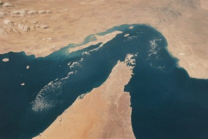 وزيرا خارجية العراق والسعودية يؤكدان أهمية حماية الممرات البحرية ولا سيما مضيق هرمز