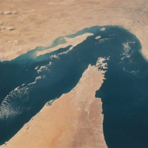 وزيرا خارجية العراق والسعودية يؤكدان أهمية حماية الممرات البحرية ولا سيما مضيق هرمز