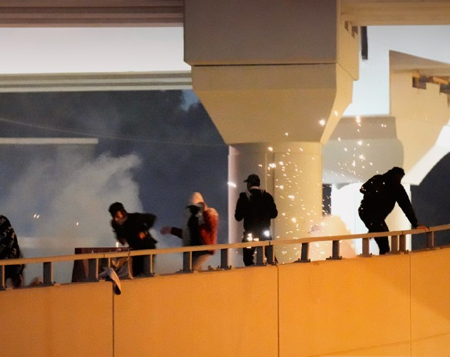 الاعلام الامني: القبض على 3 من المتورطين بإطلاق النار على القوات الامنية قرب الجسر المعلق