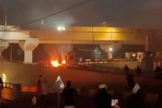 الداخلية: اعتقال 15 متهمًا خلال التظاهرات قرب المنطقة الخضراء وسط بغداد