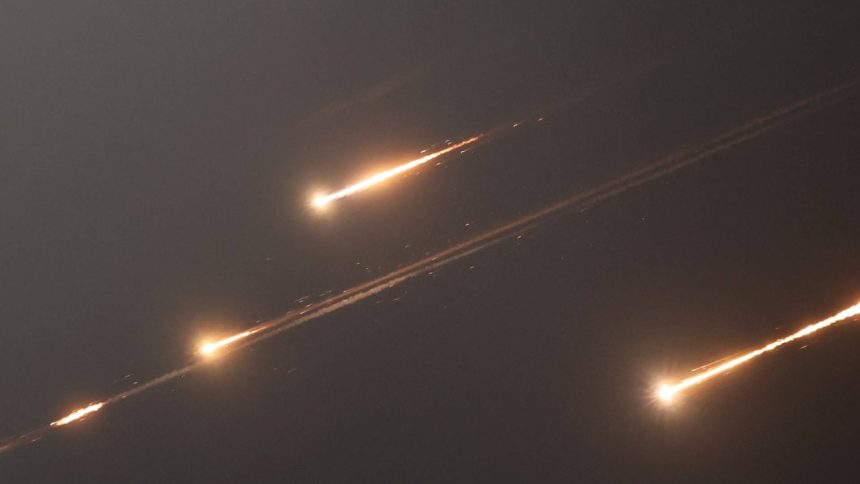 الإسعاف الإسرائيلي: إصابة 5 أشخاص بالدفعة الصاروخية الإيرانية الأخيرة في القدس