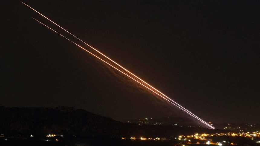 حزب الله يطلق صلية صاروخية على إسرائيل والأخيرة ترد بغارات عنيفة في الضاحية والبقاع
