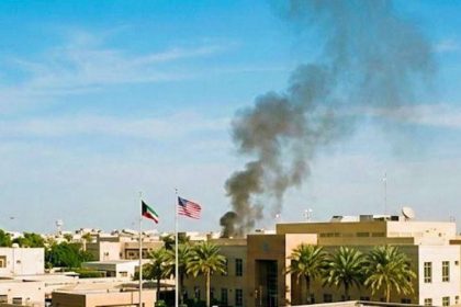 رويترز: تصاعد سحب الدخان من السفارة الأميركية في الكويت
