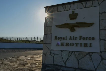 تضرر مدرج قاعدة تابعة لسلاح الجو الملكي البريطاني في قبرص