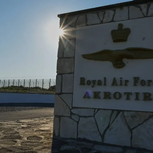 تضرر مدرج قاعدة تابعة لسلاح الجو الملكي البريطاني في قبرص