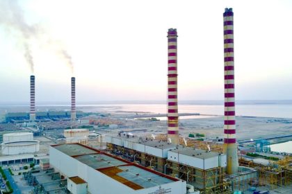 الكهرباء الكويتية: حريق في أحد خزانات الوقود داخل محطة الدوحة