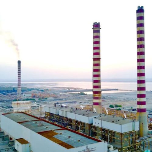 الكهرباء الكويتية: حريق في أحد خزانات الوقود داخل محطة الدوحة