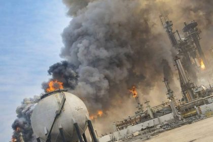 ‌‏وزارة الطاقة السعودية: المصفاة التي تعرضت لسقوط شظايا تعمل في تكرير البترول