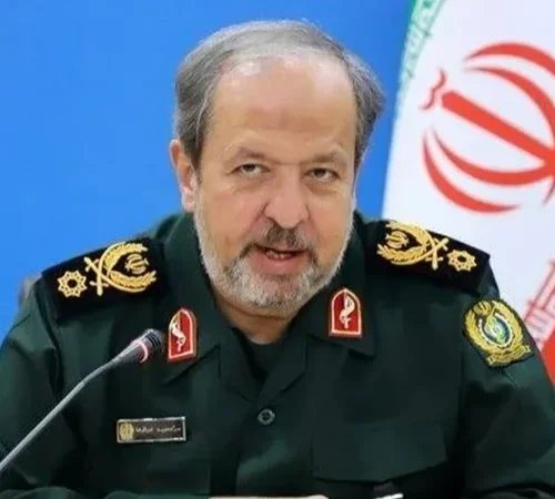 الرئيس الإيراني يعيّن العميد مجيد بن الرضا وزيراً للدفاع بالوكالة