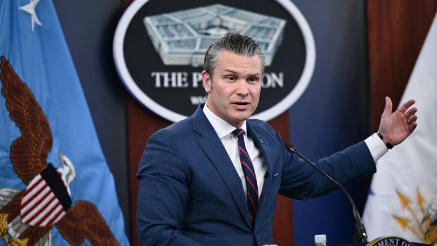 وزير الحرب الأمريكي: سننهي هذه الحرب حسب شروط الرئيس ترامب