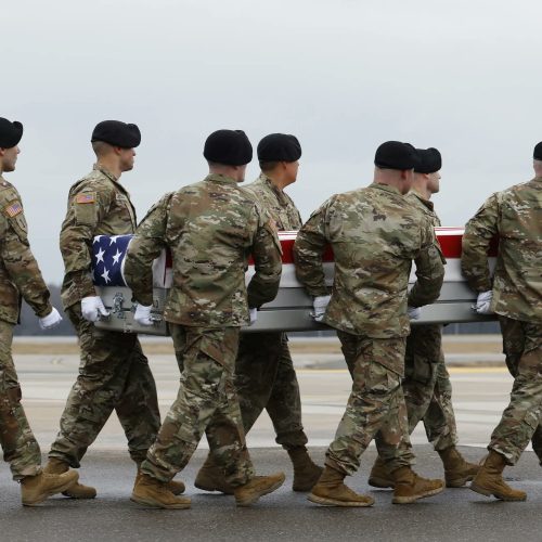 الحرس الثوري الإيراني يعلن اغلاق مضيق هرمز بالكامل: سنستهدف أي سفينة تحاول العبور