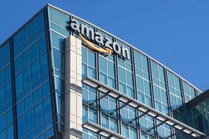 شركة أمازون: استهداف منشأتين من وحدة الحوسبة السحابية التابعة لنا في الإمارات بمسيرات