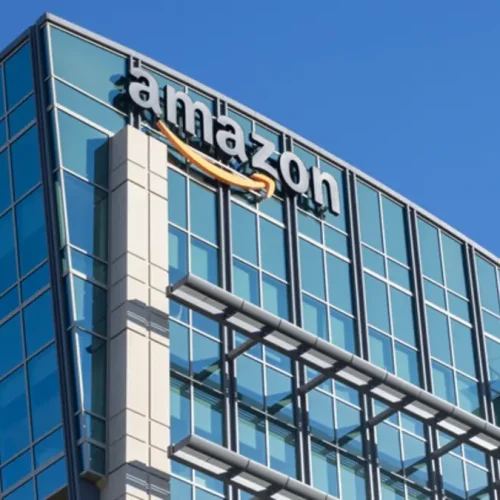 شركة أمازون: استهداف منشأتين من وحدة الحوسبة السحابية التابعة لنا في الإمارات بمسيرات