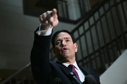 وزير الخارجية الأمريكي: سنقوم بزيادة وتيرة الهجمات على إيران ولن نسمح لها بتطوير سلاح نووي