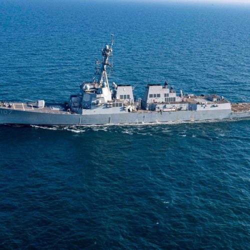 البحرية السريلانكية: انتشال جثامين عدد من البحارة كانوا على متن سفينة حربية إيرانية