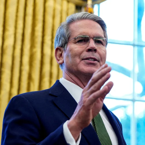 ‏وزير الخزانة الأميركية: البحرية الأميركية ستوفر ممراً لناقلات النفط إن لزم الأمر