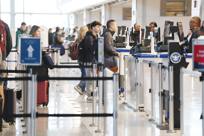 الخارجية الأمريكية: اجلاء اكثر من 20 ألف موطن أمريكي من الشرق الأوسط